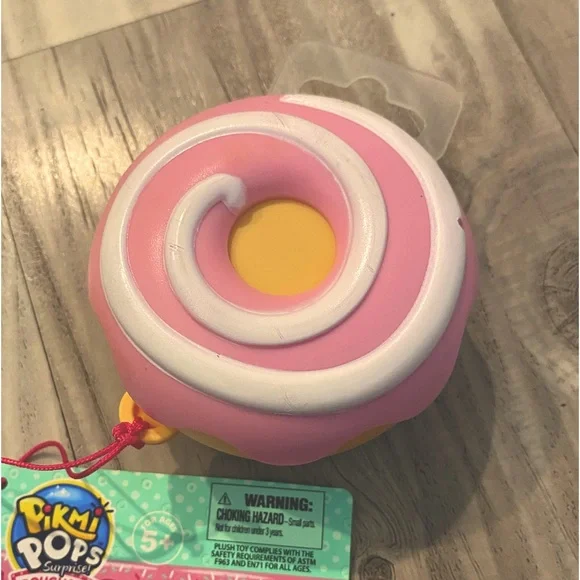 Pikmi Pops!! **4** Pikmi Pops and storage Containers!! Gently used! - Picture 10 of 16